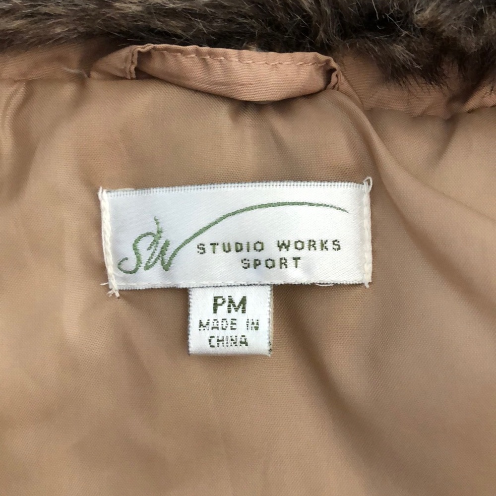 Vest - Picture 3 of 4